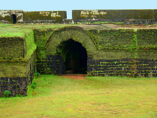Manjarabad Fort near Baalecool resort